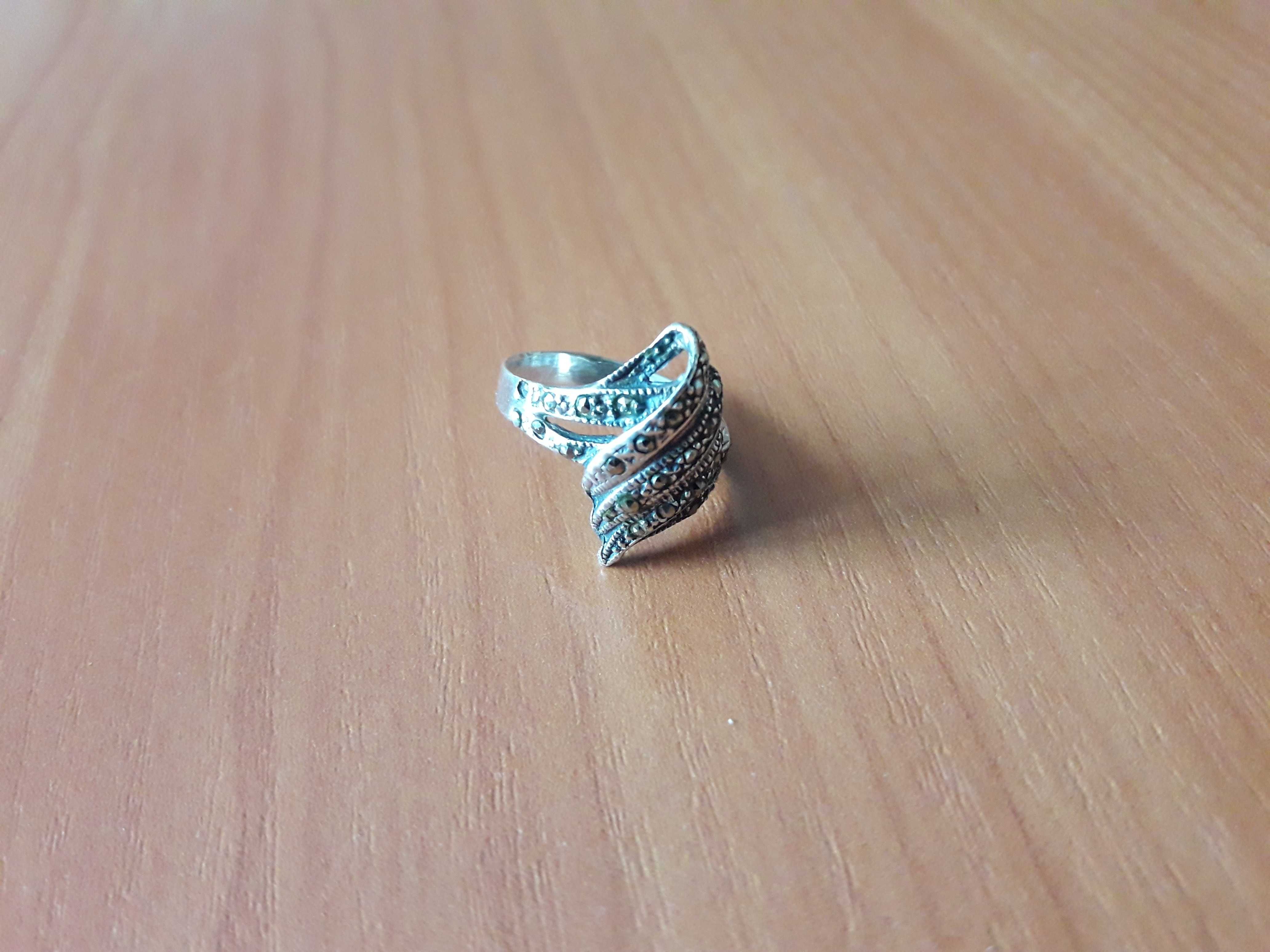 Кольцо женское перстень серебро 925 пробы с фианитами