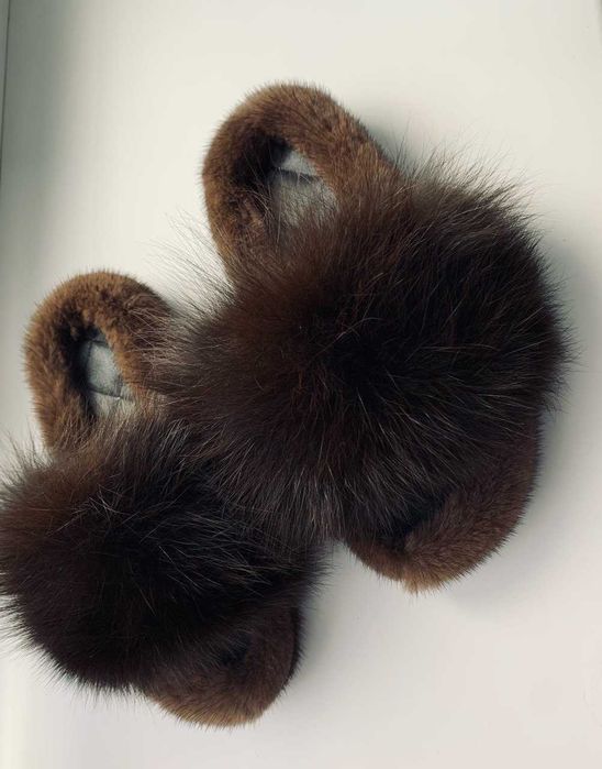 Меховые шлепанцы
