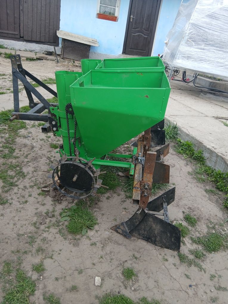 Продам картоплесажалку