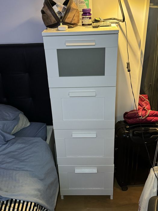 Cómoda com 4 gavetas