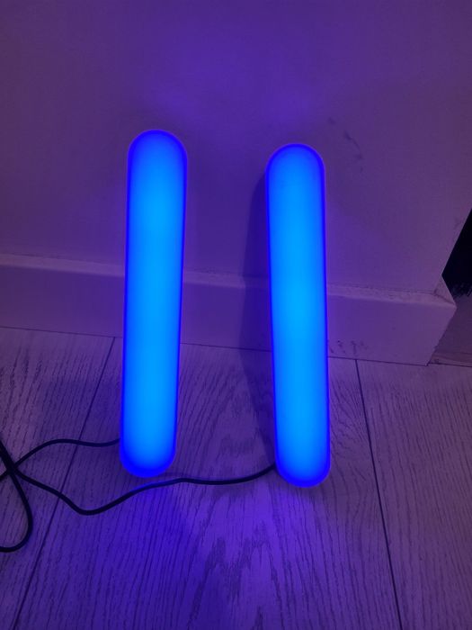 Lasery, listwy LED świecące na różne kolory