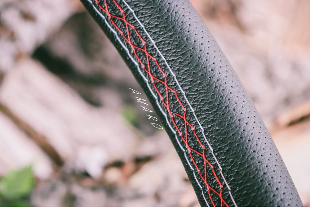 Volante Desportivo Nardi Torino em Pele Preta Perfurada|NOVO