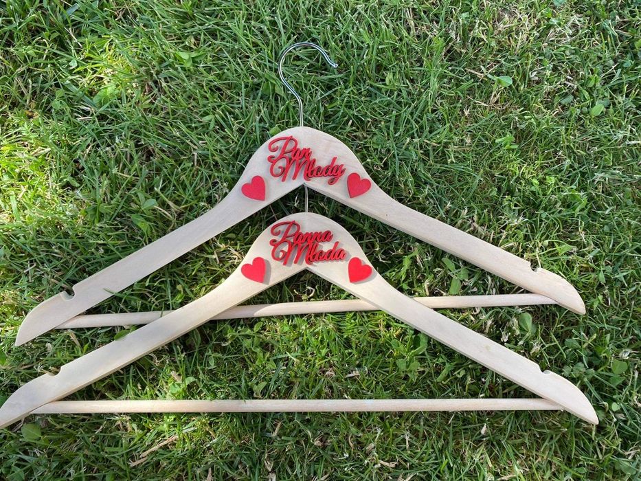 2 wieszaki ślubne, Pan Młody, Panna Młoda, czerwone