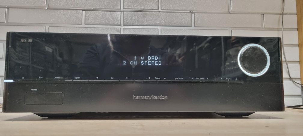 Amplituner HARMAN/KARDON AVR 151. Internet  HDMI