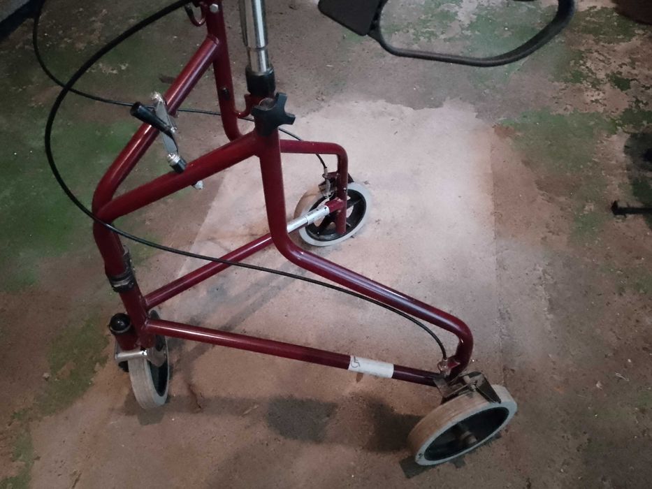 Продам ходунки Ролатор для взрослых.