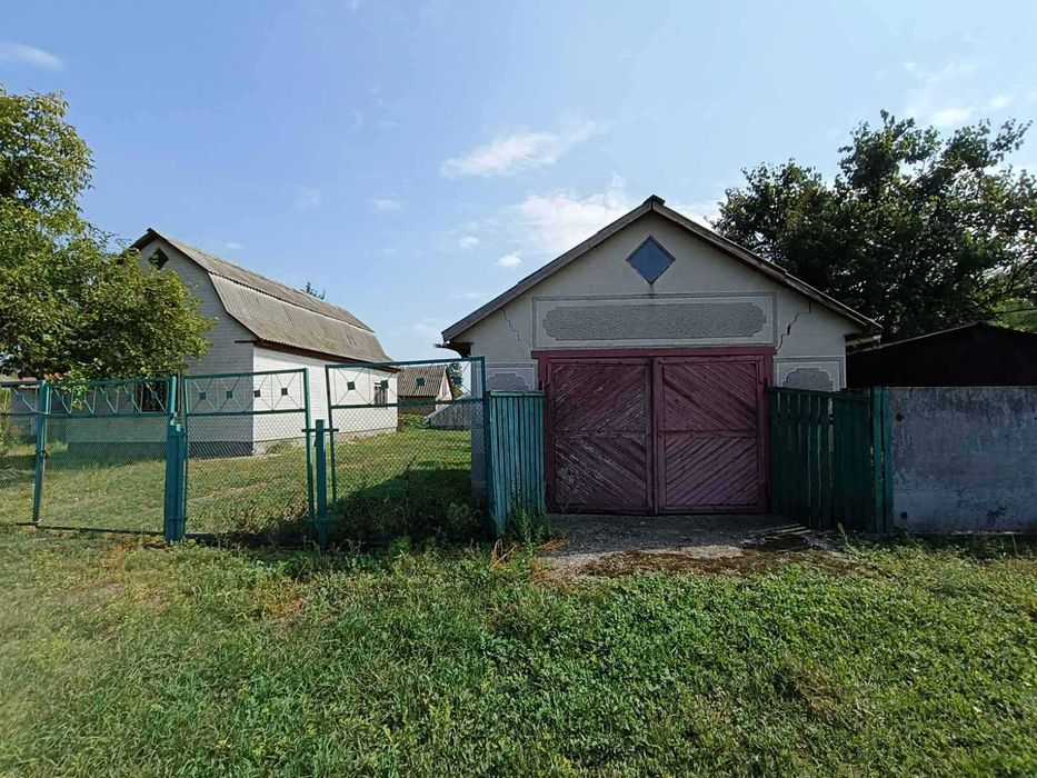 Два Будинку за ціною Одного, центр с.Мелесівка!