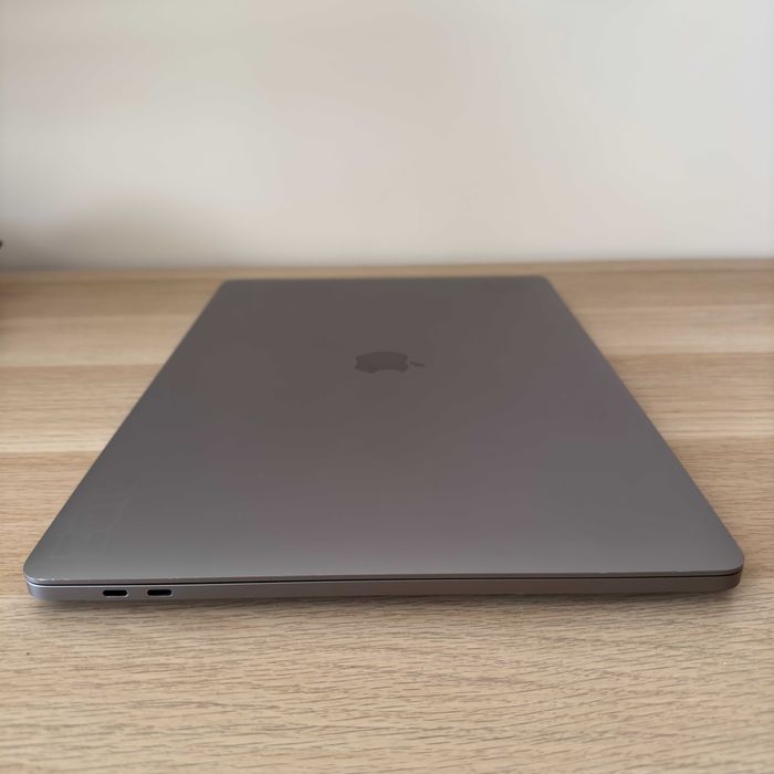 Apple MacBook Pro (16-inch, 2019)