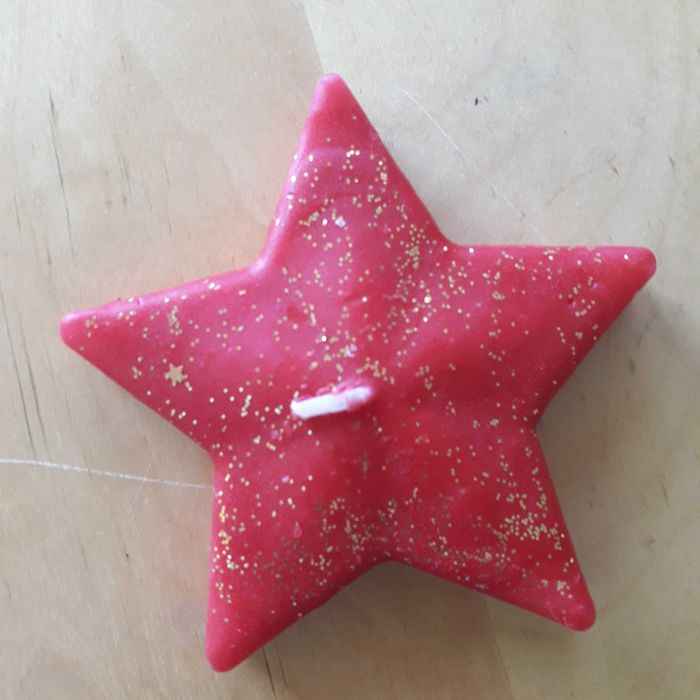 Świeczka. Czerwona gwiazda, z brokatem.