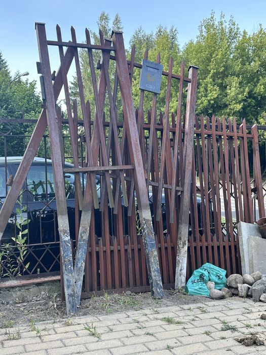 Brama wjazdowa z furtką