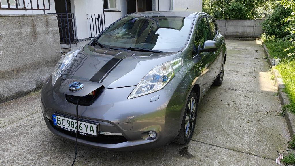 Продам Nissan Leaf .
