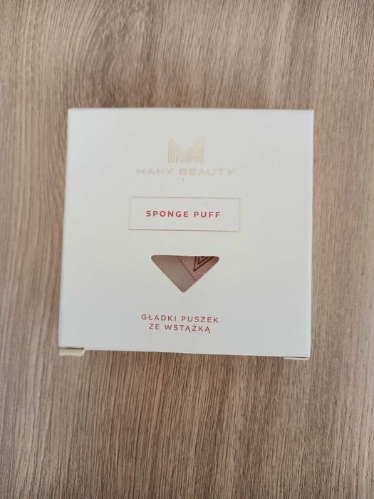 Mini Triangle Powder Puff | miniaturowy puszek ze wstążką, trójkątny