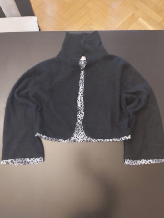 Czarny krótki sweterek sweter narzutka żakiet sexi panterka monnari M