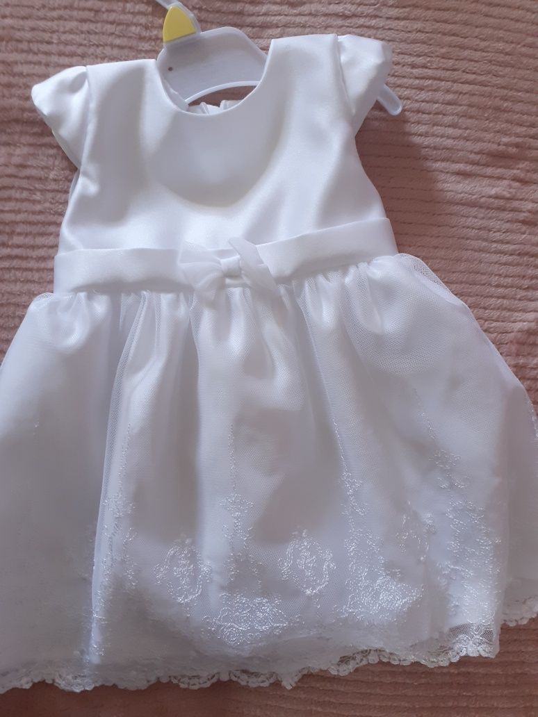 Białą sukienka (do chrztu)