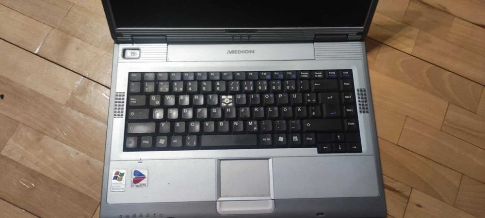 stary laptop medion md95300
