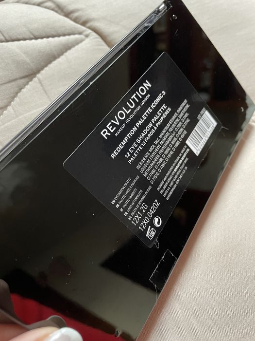 Makeup Revolution Paleta de sombras SELADA