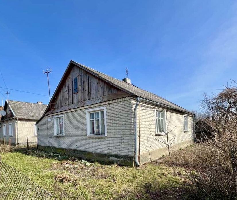 Продам добротний цегляний будинок.