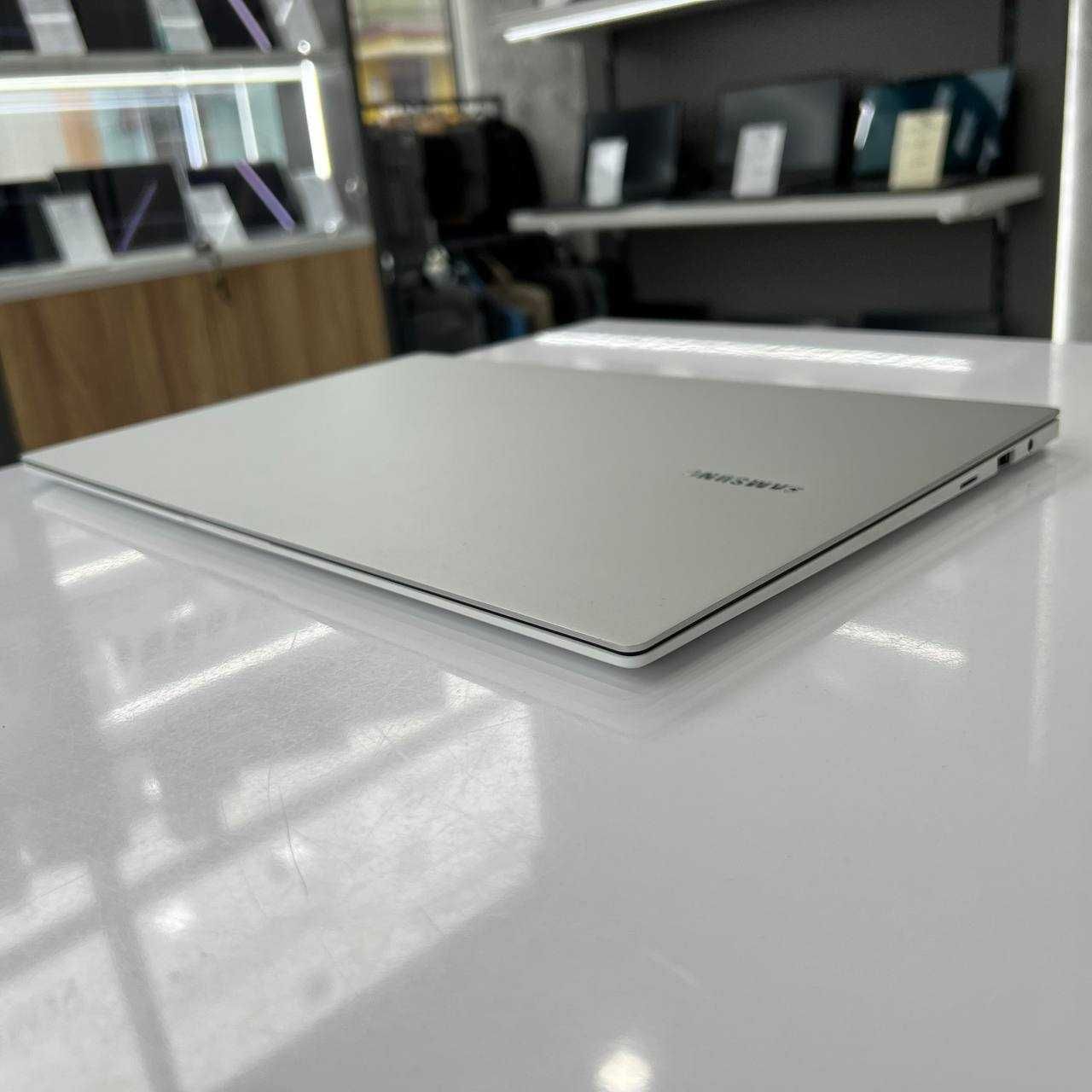 Ноутбук Samsung Galaxy Book Pro Intel Core i5-1135G7/8Gb/512Gb SSD