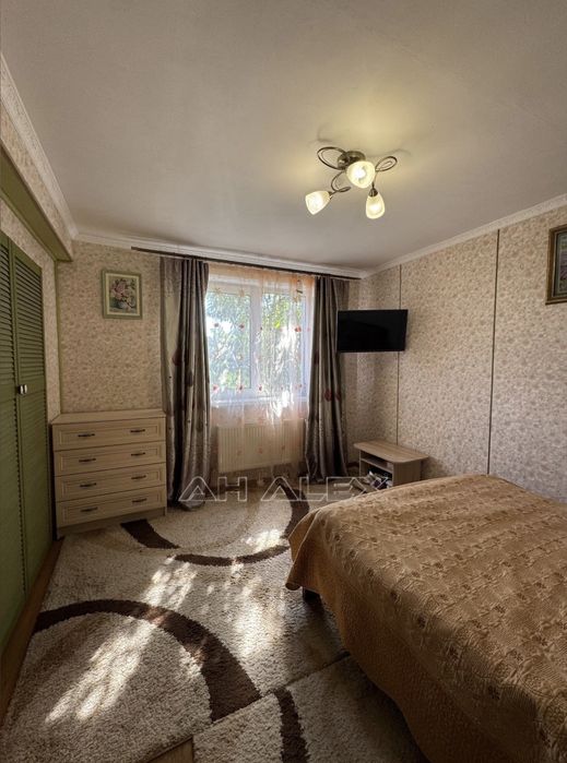 Продам будинок з гаражем