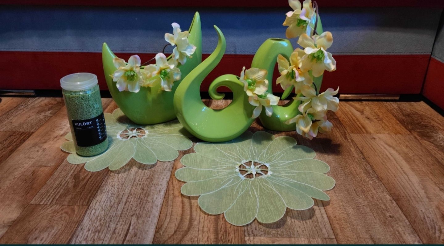 Zestaw zielony ceramikax3 + 2 poszewki na poduszki+2 serwetki+kwiaty