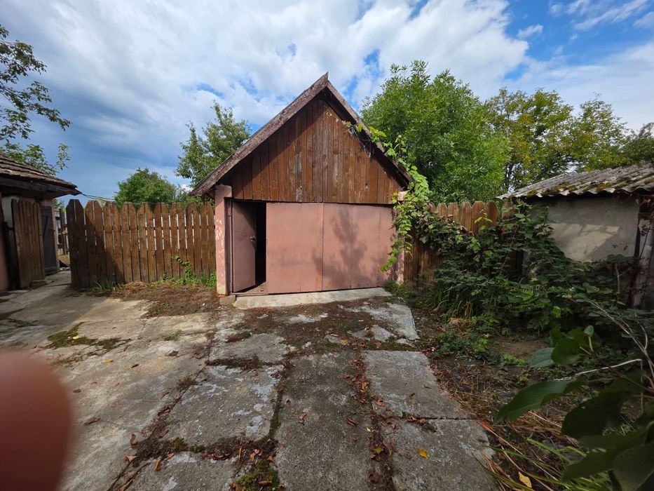 Добрий будинок на дві сім'ї 2.5 км від м. Берегове в с.(Астей) Лужанка