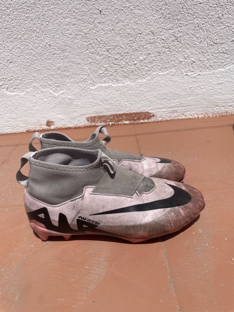 Chuteiras futebol numero 37,5 ambas