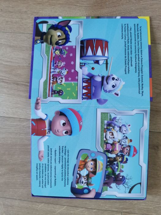 Psi patrol, książeczka z figurkami plus 2 figurki gratis