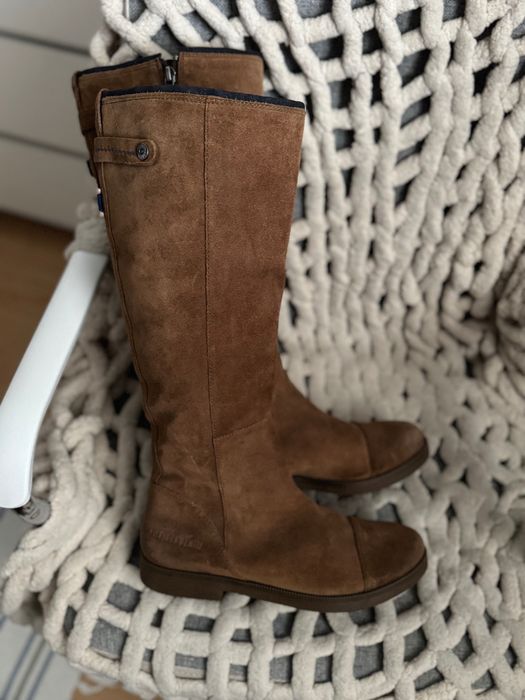 Kozaki zamszowe brązowe ze skóry Tommy Hilfiger