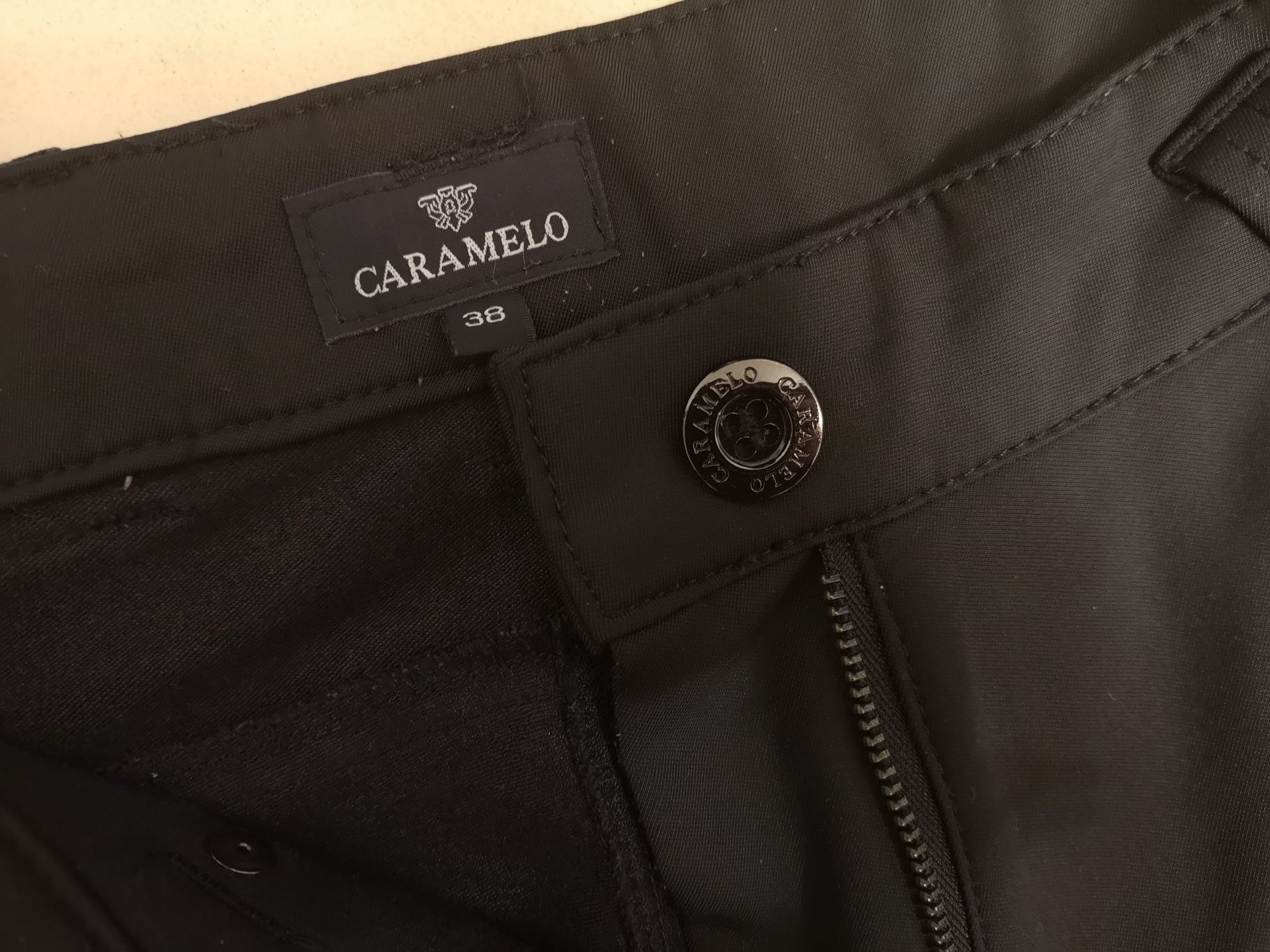 Spodnie czarne z kieszeniami Carmelo 38 M casual