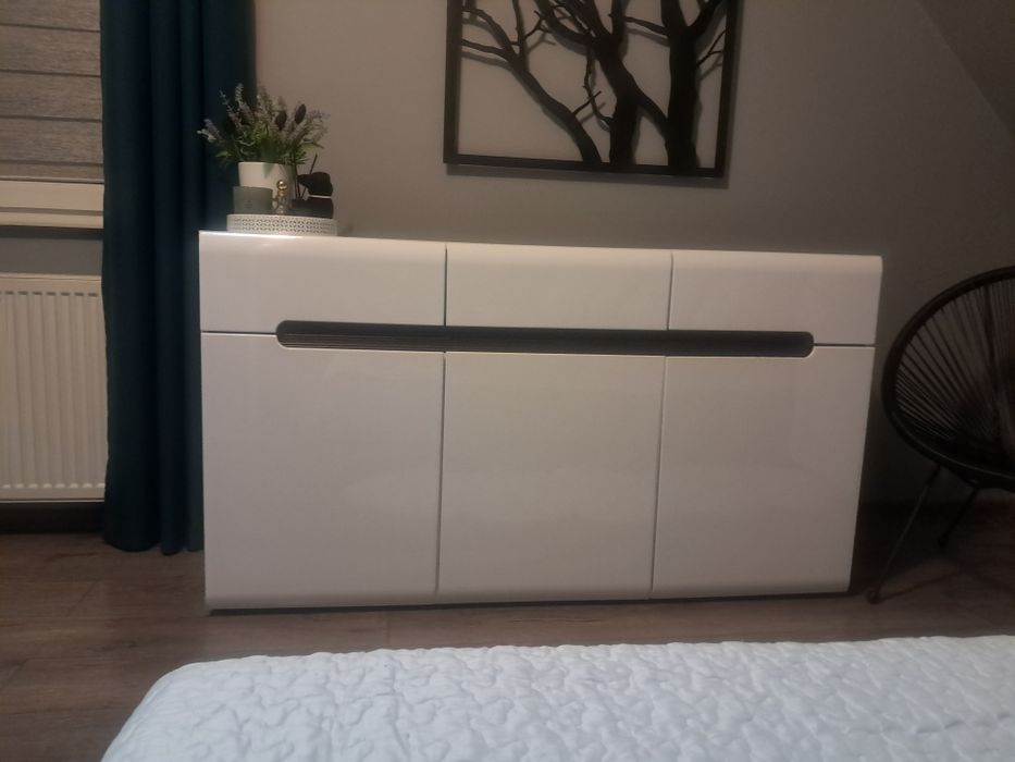 Duża komoda w połysku