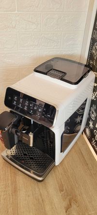 Автоматична кавомашина Philips EP3243