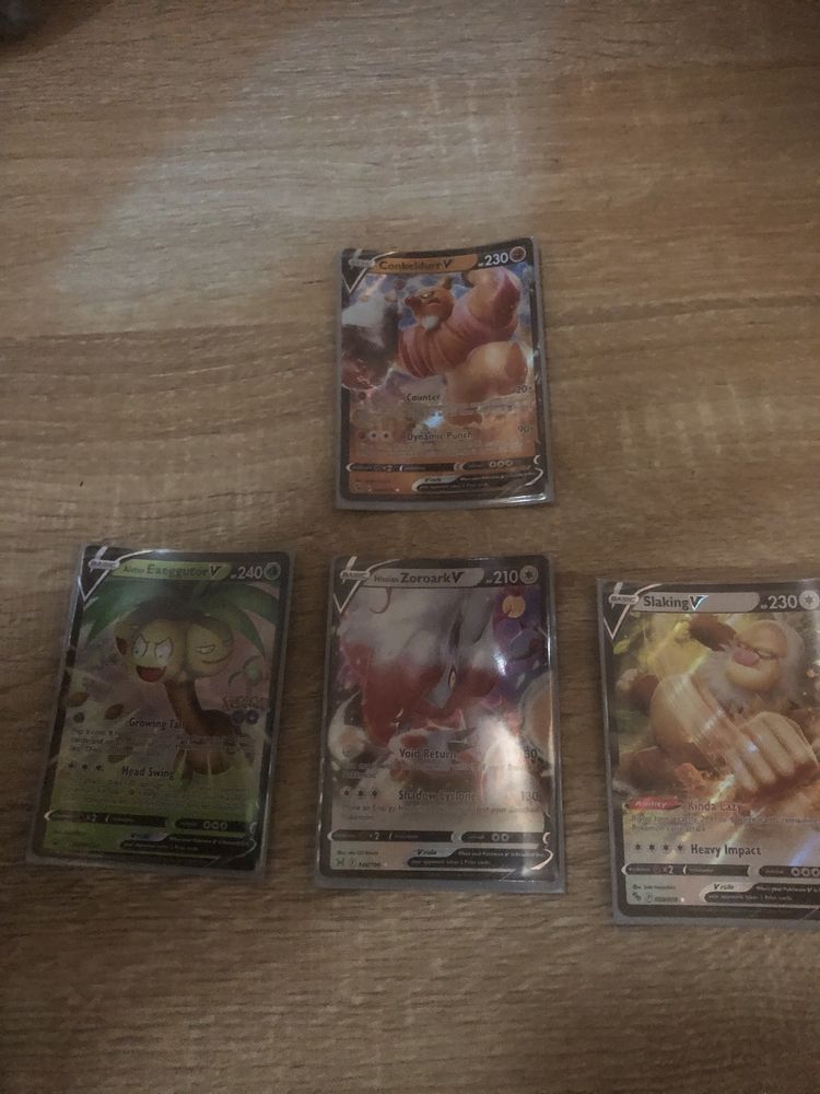 Cartas de Pokémon de várias coleções  muito raras e em muito bom estad