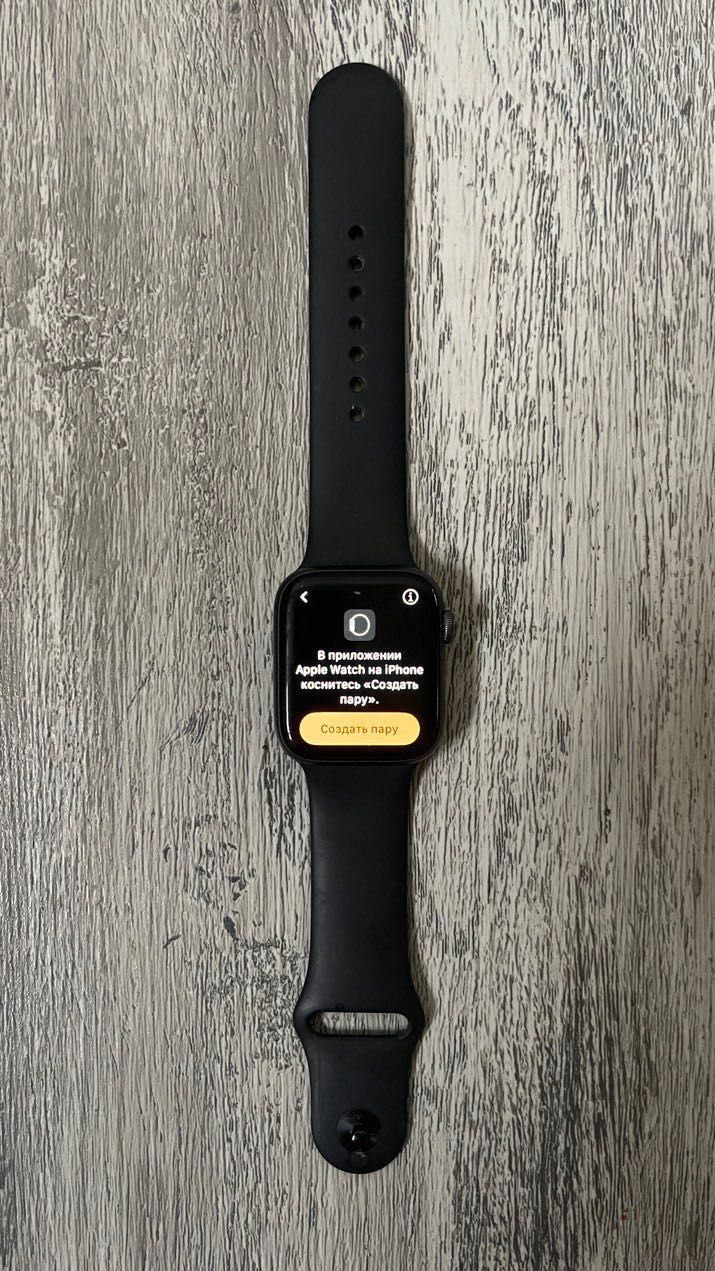 Apple Watch Series 4 Space Gray Aluminum Case with Black Sport Band