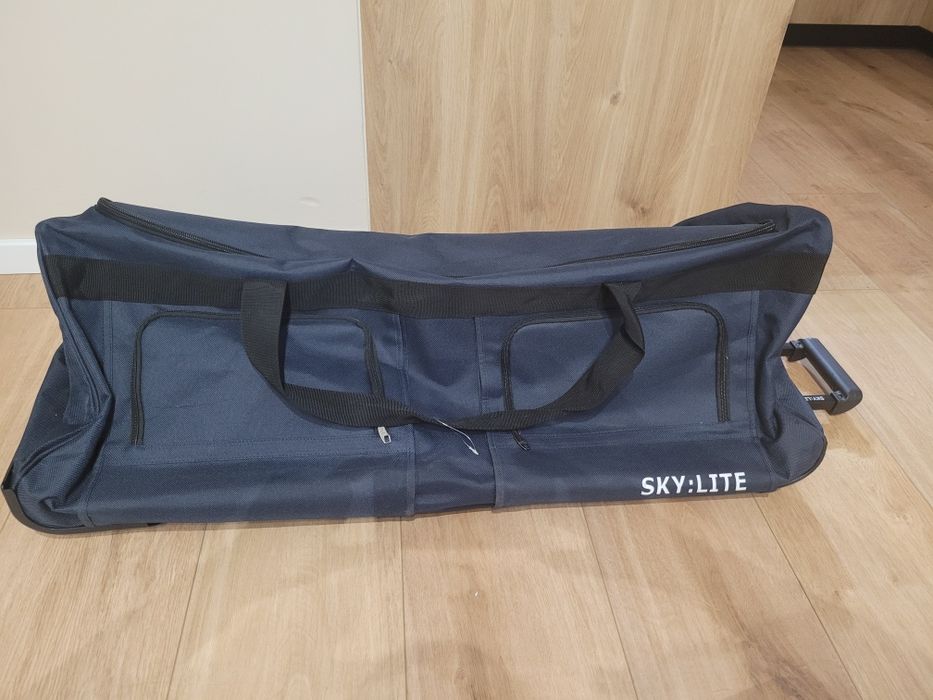 Ogromna torba podróżna na kółkach