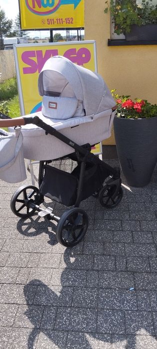 Nowy wózek 3w1 w sklepie dziecięcym NW