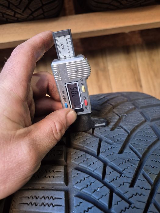 235/40/18 Semperit para zima 7mm 2018