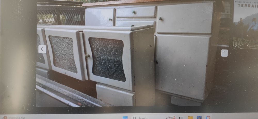 Kredens z czasów PRL stare meble kuchenny bialy prl