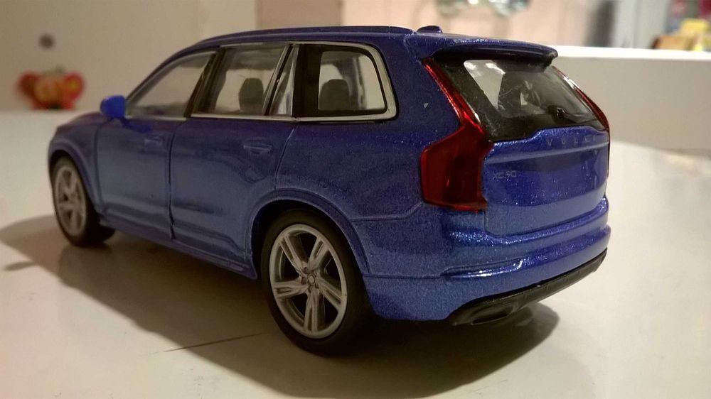 VOLVO XC 90 model wersja combi; skala 1:34; metalowo-plastikowy