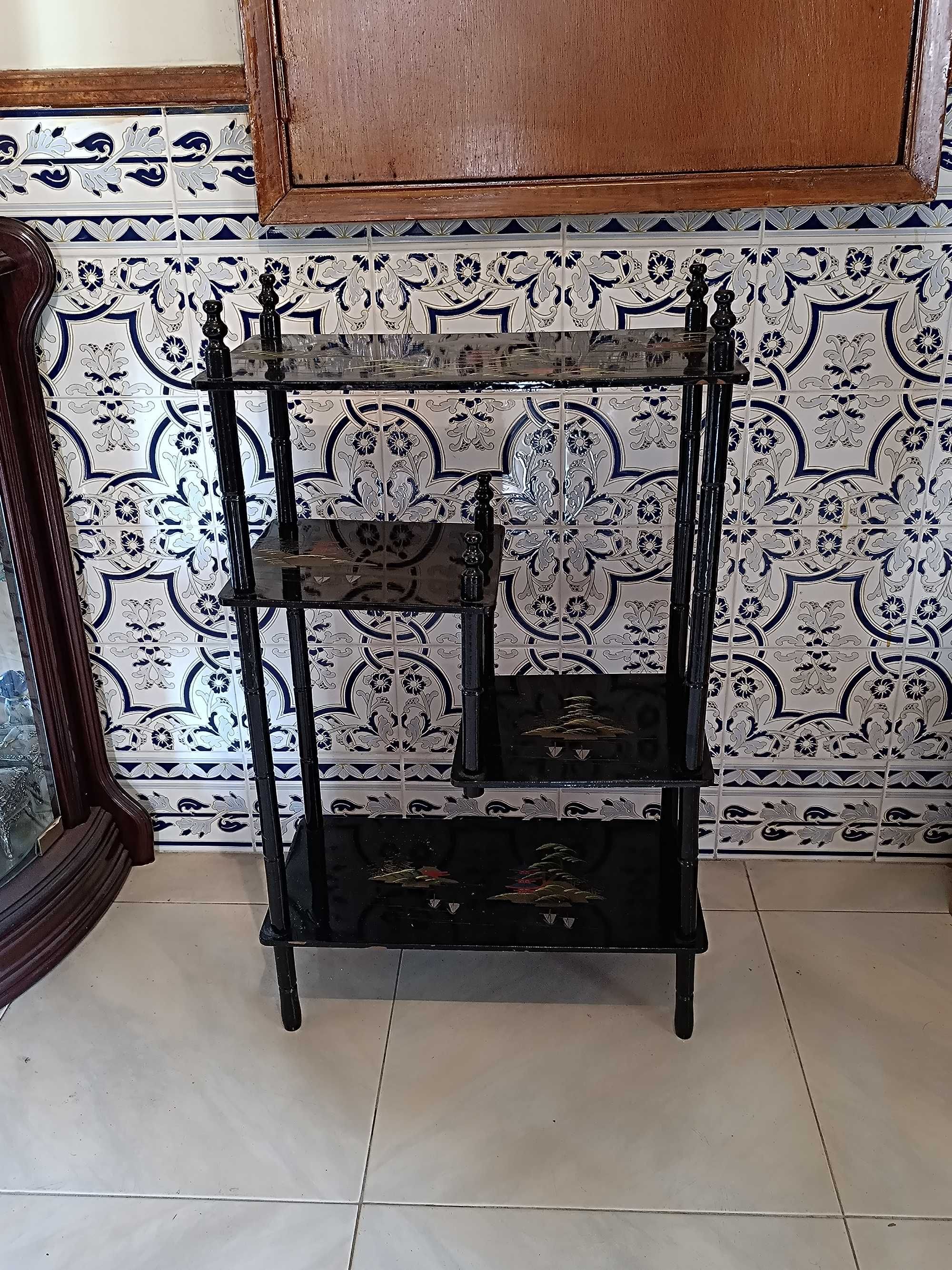 Conjunto de duas mini estantes com motivos chineses