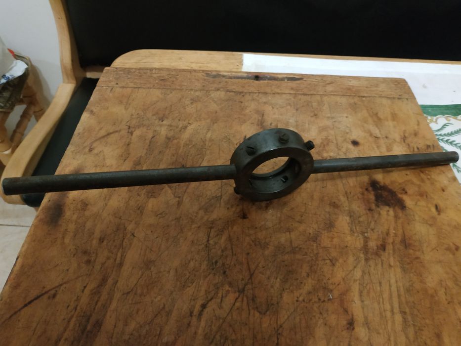 Комбінований тримач для плашки