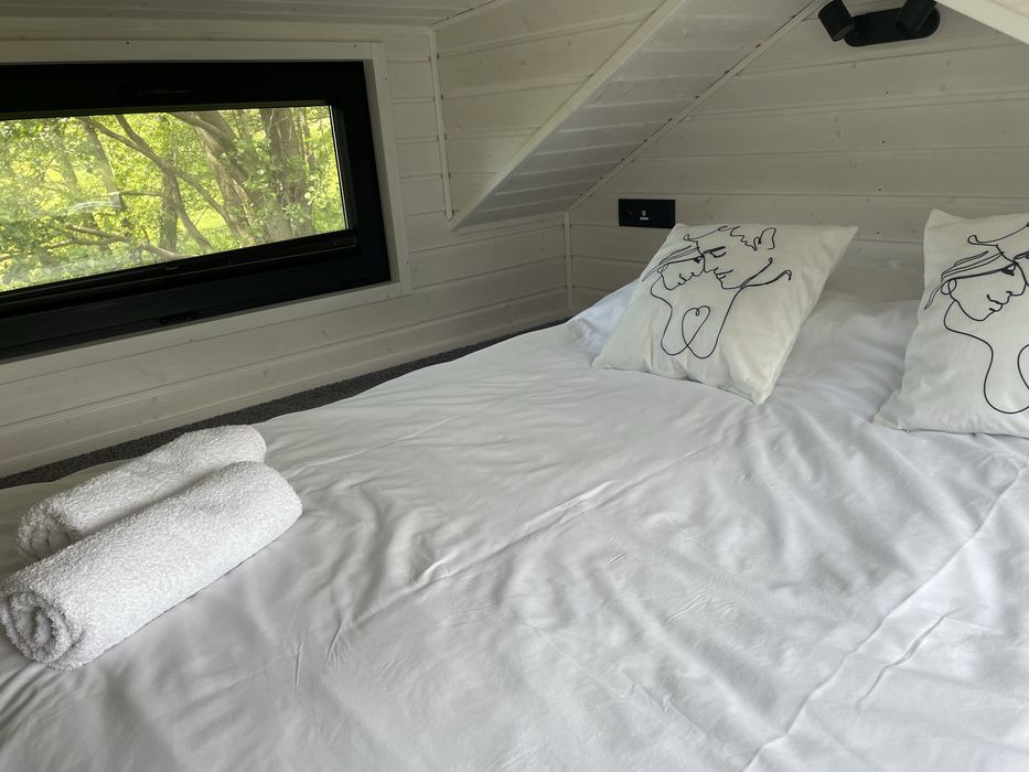 Tiny silent house domek wynajem wynajme las natura cisza jacuzzi bania