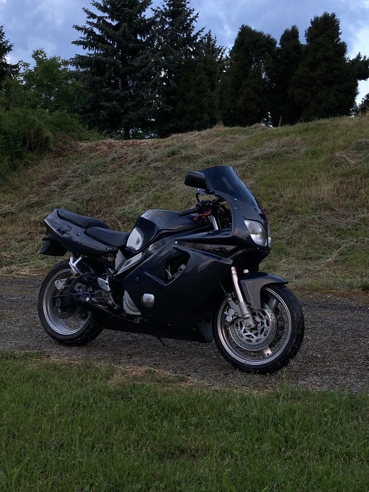 Продам мотоцикл YAMAHA FZR 600r