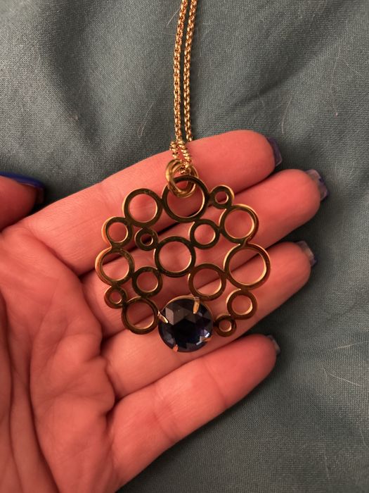 Fio dourado com pedra azul