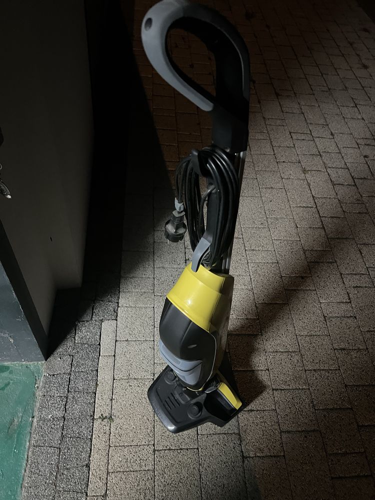 Mop Elektryczny z Funkcją Odkurzacza Pionowy 2w1 Karcher FC5