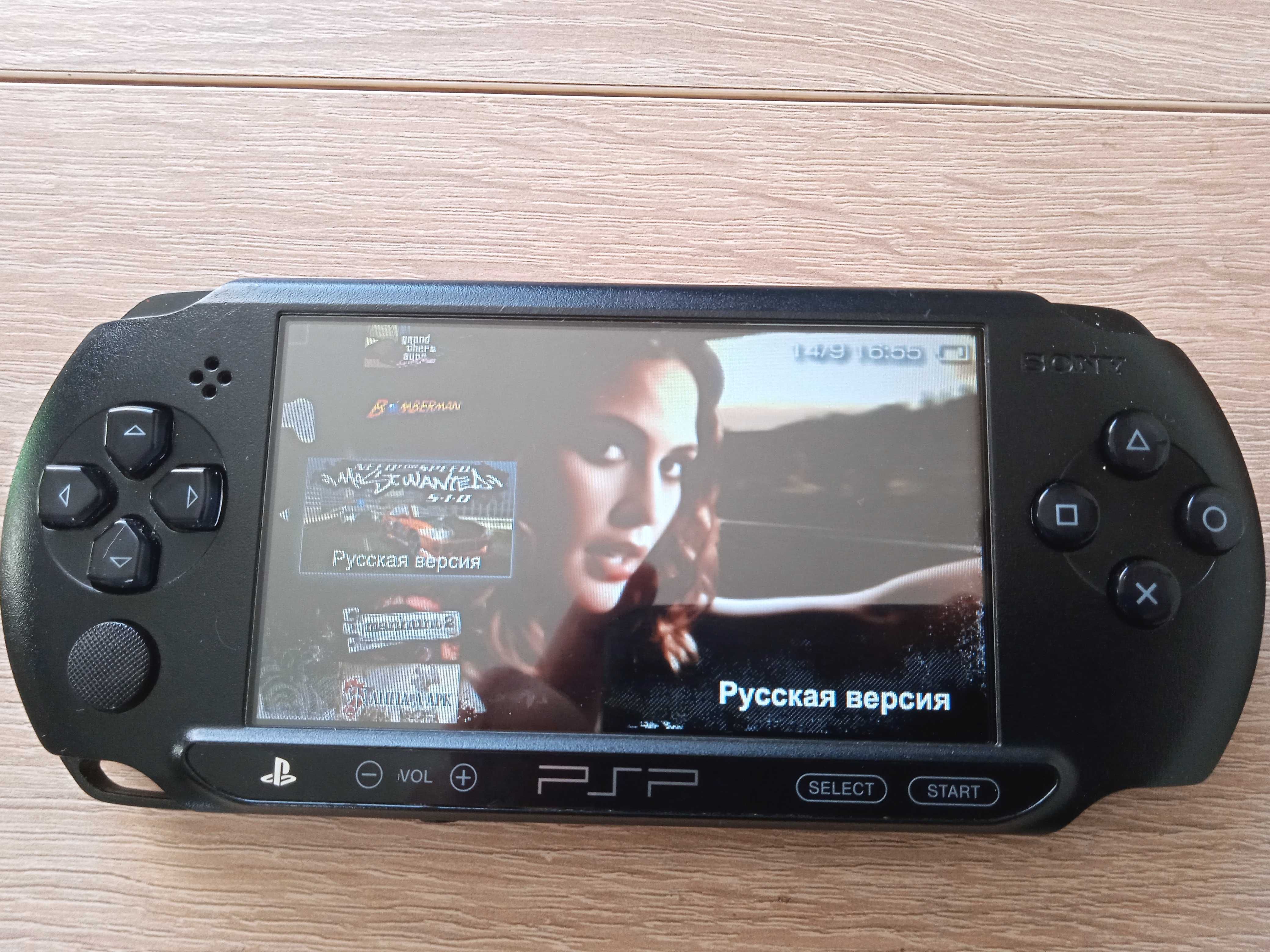 Продам игровую приставку PSP E-1004.