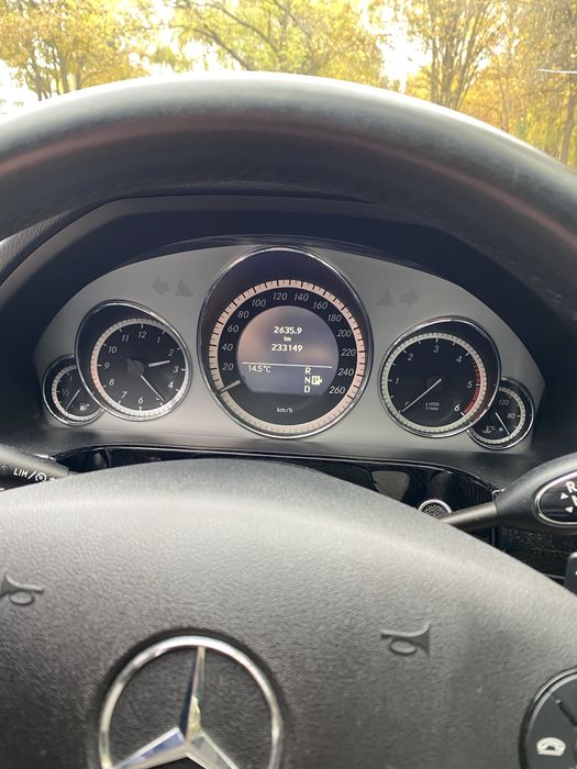 Mercedes Benz E350 повний привід 2010 рік