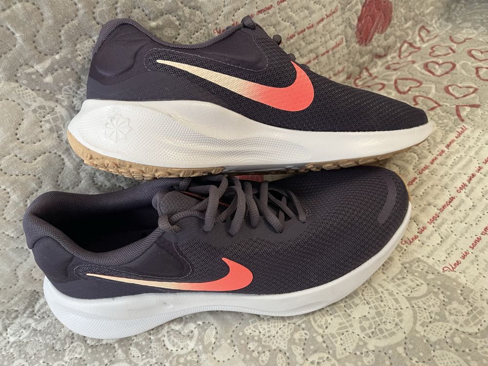 Кросівки Nike oригінал 42,5 р