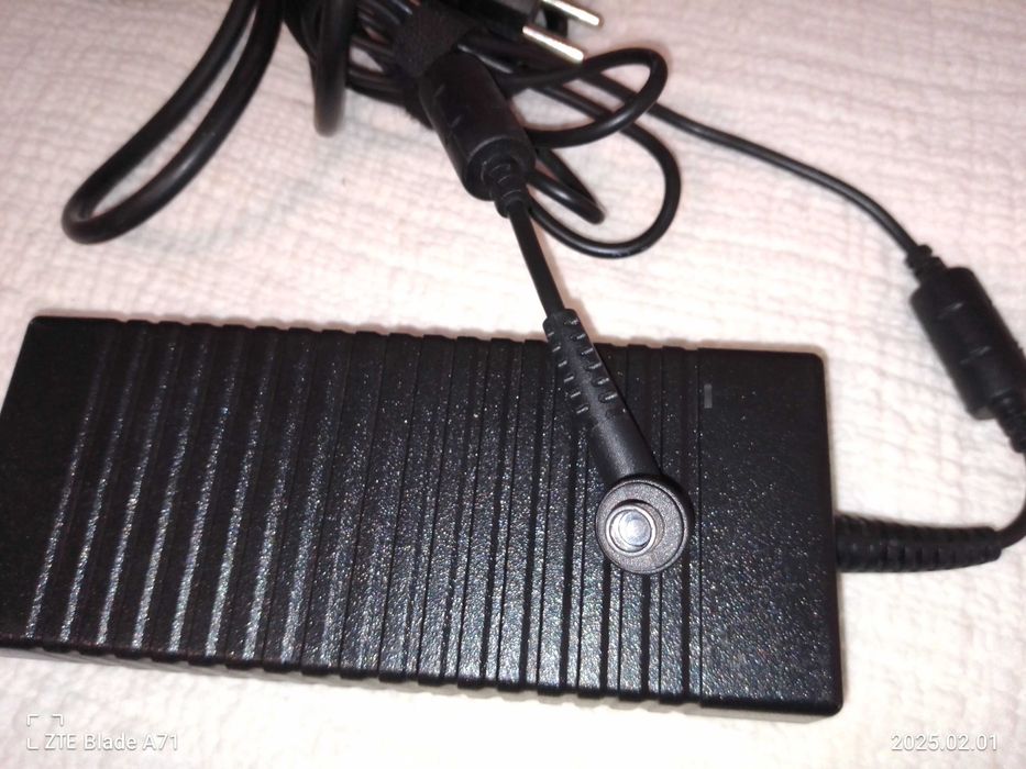 Блок питания 19v 135w (7.4*5.0)