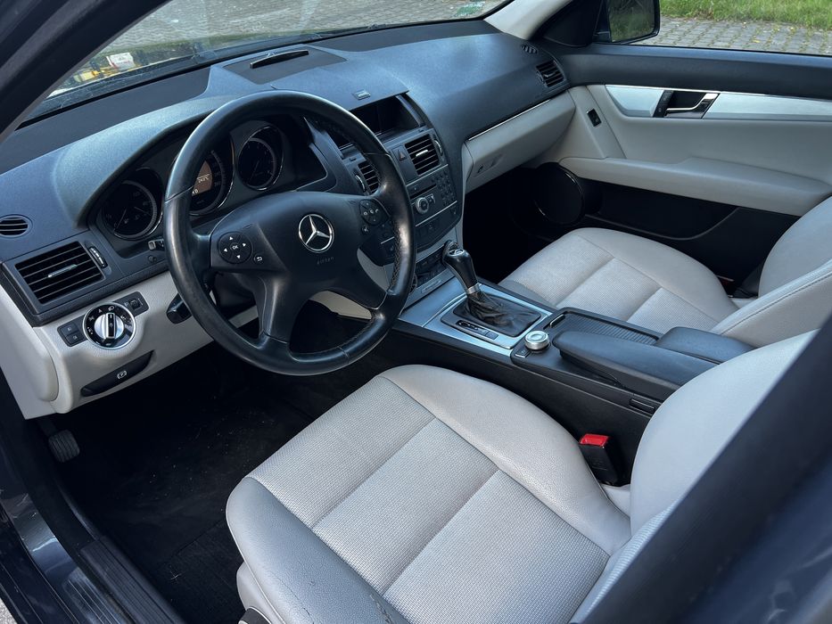 Mercedes-Benz C200 1.8 CGI 184KM Avantgarde 2010 Jasne wnetrze