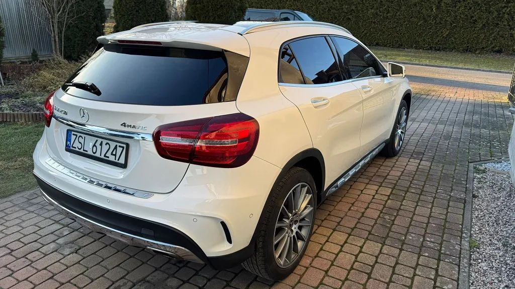 Mercedes-Benz GLA GLA 250 4Matic AMG Line Panoram Skóry Automat