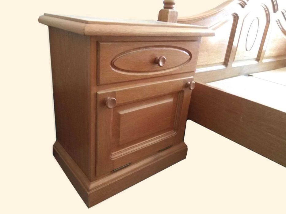 Ліжко комод деркало меблі в спальню гарнітур